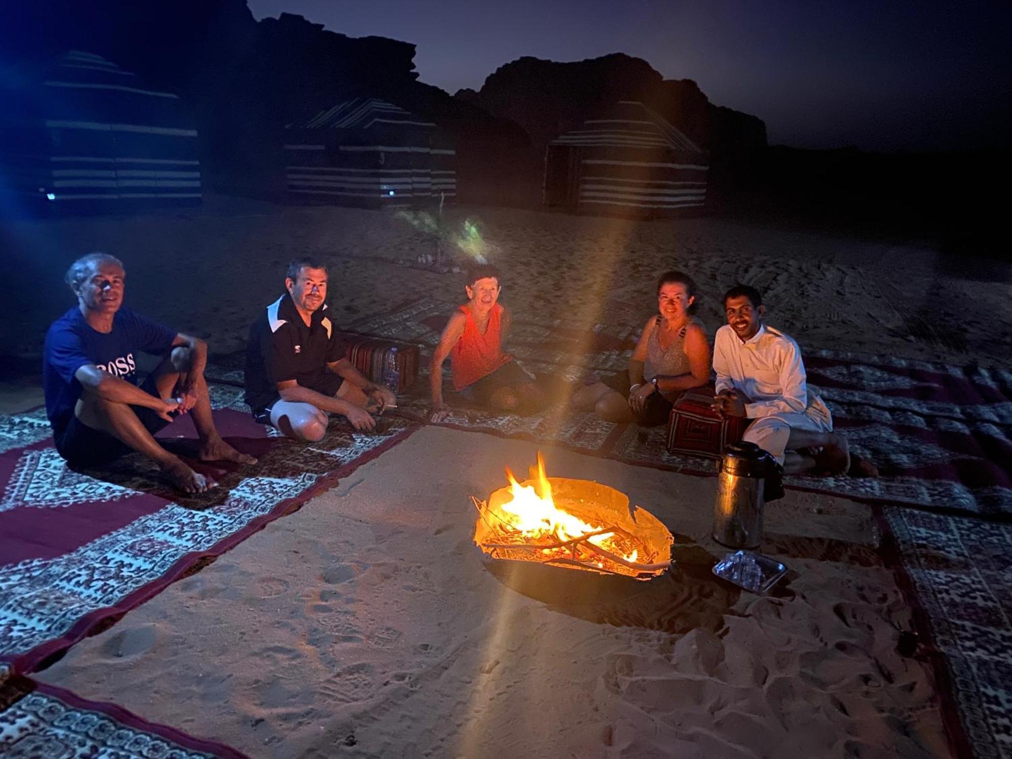 Отель Wadi Rum Bedouin Experience Экстерьер фото